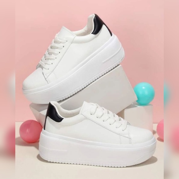 Lace-Up Front Flatform Skate Shoes - Picture 2 of 7